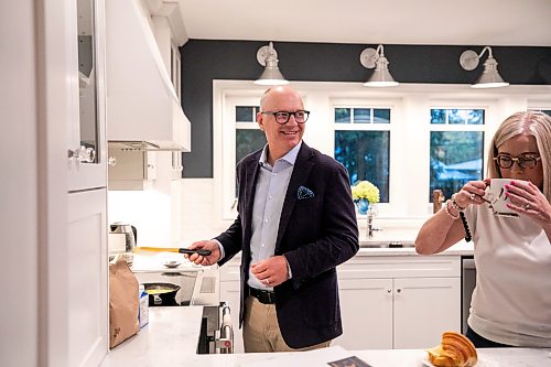 MIKAELA MACKENZIE / FREE PRESS
Scott and Marla Gillingham make and eat breakfast at home on Saturday, Sept. 26, 2026.
For Malak day-in-the-life story.
Free Press 2026