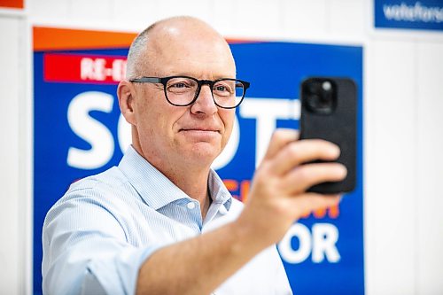 MIKAELA MACKENZIE / FREE PRESS
Scott Gillingham records content at the campaign office on Saturday, Sept. 26, 2026.
For Malak day-in-the-life story.
Free Press 2026