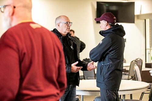 MIKAELA MACKENZIE / FREE PRESS
Scott Gillingham chats with Mark Chipman at a football game at St. Paulճ on Saturday, Sept. 26, 2026.
For Malak day-in-the-life story.
Free Press 2026