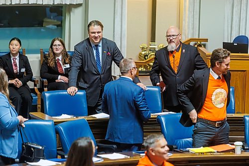 MIKE DEAL / FREE PRESS
Independent MLA’s Mark Wasyliw (Fort Garry) (left) and Bob Lagassé (Dawson Trail) (right) chat with other MLA’s beside an empty seat where Independent MLA and former Leader of the PC Party, Obby Khan, will be sitting, just before Question Period in the Manitoba Legislature Tuesday afternoon.
Reporter: Carol Sanders
260929 - Tuesday, September 29, 2026.