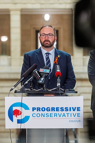 MIKE DEAL / FREE PRESS
Interim leader of the official opposition, Konrad Narth (La Vérendrye), scrums with the media after Question Period in the Manitoba Legislature Tuesday afternoon.
Reporter: Carol Sanders
260929 - Tuesday, September 29, 2026.