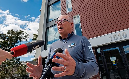 MIKE DEAL / FREE PRESS
Incumbent mayor, Scott Gillingham, scrums with media Tuesday afternoon, outside 1510 Main Street, a brand new 72-unit residential building developed by Inuka.
Inuka is a Black-led, community-rooted nonprofit creating sustainable, affordable housing for low- to moderate-income households in Winnipeg.
Reporter: Malak Abas
260922 - Tuesday, September 22, 2026.