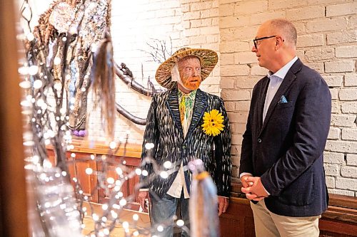 MIKAELA MACKENZIE / FREE PRESS
	
Scott Gillingham chats with Wes Krahn at ARTlington on Saturday, Sept. 26, 2026.

For Malak day-in-the-life story.
Free Press 2026