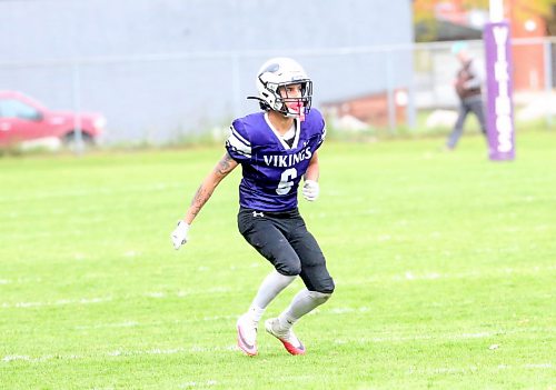 Leighton Lefebvre runs a route during the Vikings game against the Sturgeon Heights Huskies at Vincent Massey High School. Lefebvre fumbled the ball on the opening play of the game but made up for it with a touchdown later (Rowan McCarthy/The Brandon Sun).
