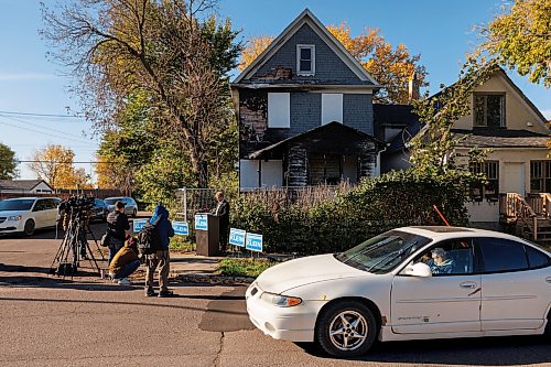 MIKE DEAL / FREE PRESS
Kevin Klein holds a press conference Friday morning, in front of a boarded up house at 1292 Alexander Avenue outlining a plan to reduce the number of vacant and derelict houses in Winnipeg.
Reporter: Joyanne Pursaga
261002 - Friday, October 02, 2026.
