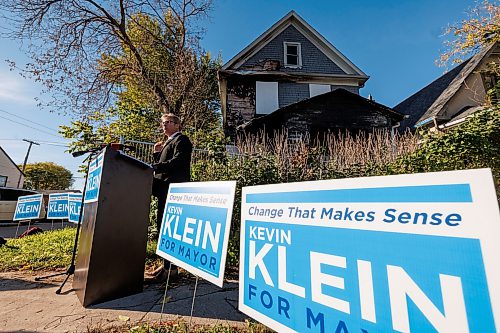 MIKE DEAL / FREE PRESS
Kevin Klein holds a press conference Friday morning, in front of a boarded up house at 1292 Alexander Avenue outlining a plan to reduce the number of vacant and derelict houses in Winnipeg.
Reporter: Joyanne Pursaga
261002 - Friday, October 02, 2026.