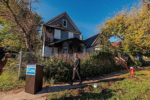 MIKE DEAL / FREE PRESS
Kevin Klein holds a press conference Friday morning, in front of a boarded up house at 1292 Alexander Avenue outlining a plan to reduce the number of vacant and derelict houses in Winnipeg.
Reporter: Joyanne Pursaga
261002 - Friday, October 02, 2026.