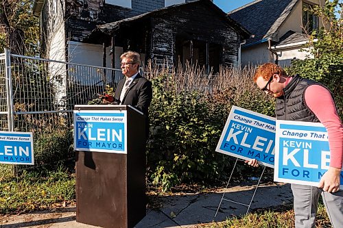 MIKE DEAL / FREE PRESS
Kevin Klein holds a press conference Friday morning, in front of a boarded up house at 1292 Alexander Avenue outlining a plan to reduce the number of vacant and derelict houses in Winnipeg.
Reporter: Joyanne Pursaga
261002 - Friday, October 02, 2026.