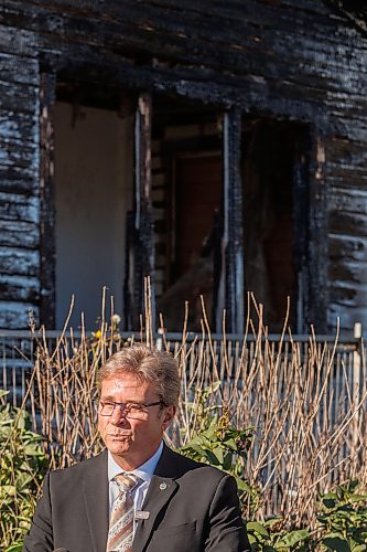 MIKE DEAL / FREE PRESS
Kevin Klein holds a press conference Friday morning, in front of a boarded up house at 1292 Alexander Avenue outlining a plan to reduce the number of vacant and derelict houses in Winnipeg.
Reporter: Joyanne Pursaga
261002 - Friday, October 02, 2026.