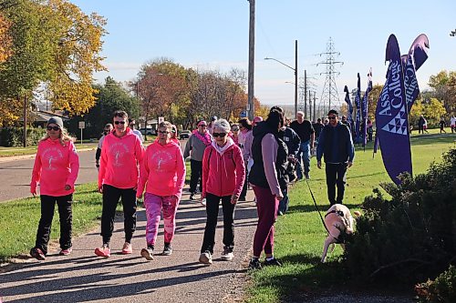 Waves of Hope (Westman) team manager Michelle Gerrard (centre) and her colleagues join over 200 participants during the CIBC Run for the Cure in Brandon on Sunday morning at Assiniboine College’s Victoria Ave. East Campus. (Photos: Abiola Odutola/The Brandon Sun)