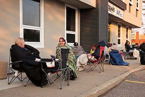 Students and parents camp out at Guild Insurance Group on Victoria Avenue to secure spots for their teens in the Driver Z provincial driver's education program in May 2025. MPI says it has made changes that should make registration easier.
(Tim Smith/The Brandon Sun files)
