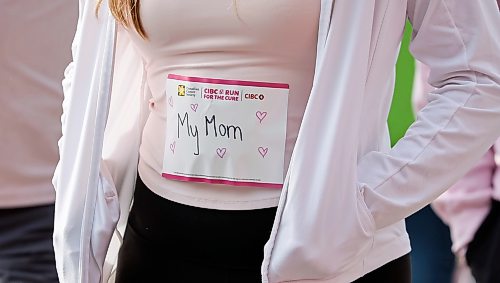 JOHN WOODS / FREE PRESS
People participate in the annual Canadian Cancer Society Run For The Cure at Assiniboine Park in Winnipeg, Sunday, October 4, 2026.
reporter: maggie