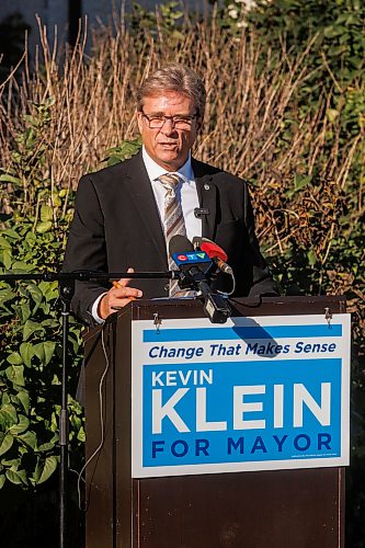 MIKE DEAL / FREE PRESS
Kevin Klein holds a press conference Friday morning, in front of a boarded up house at 1292 Alexander Avenue outlining a plan to reduce the number of vacant and derelict houses in Winnipeg.
Reporter: Joyanne Pursaga
261002 - Friday, October 02, 2026.