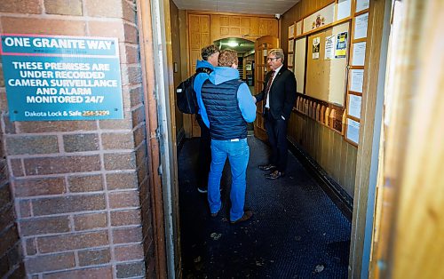 MIKE DEAL / FREE PRESS
10:12 AM
Kevin Klein has a quick chat with his team at the Granite Curling Club prior to a 10:30 AM press conference.
For day-in-the-life story.
Reporter: Malak Abas
261005 - Monday, October 05, 2026.