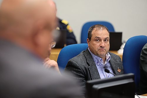 Brandon Ward 8 Coun. Jason Splett listens to Todd Burton, the city’s general manager of operations, at Monday’s council meeting. (Alex Lambert/The Brandon Sun)