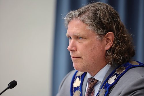 Brandon Mayor Jeff Fawcett listens on during Monday’s council meeting. (Alex Lambert/The Brandon Sun)