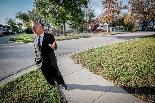 JOHN WOODS / FREE PRESS
Darren Warren, president of the William Whyte Neighbourhood Association, speaks about boarded up houses and other housing conditions as he walks past some new development on Aberdeen in the William Whyte neighbourhood in Winnipeg, Monday, October 5, 2026.
reporter: Julie
