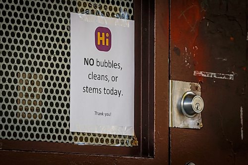 JOHN WOODS / FREE PRESS
A sign on the door of a medical clinic in the William Whyte neighbourhood in Winnipeg, Monday, October 5, 2026.
reporter: Julie
