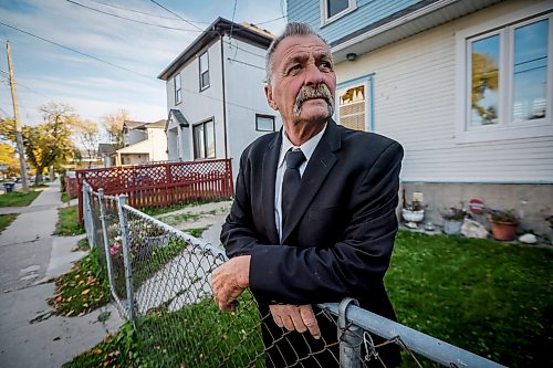 JOHN WOODS / FREE PRESS
Darren Warren, president of the William Whyte Neighbourhood Association, speaks about boarded up houses and other housing conditions in the neighbourhood in Winnipeg, Monday, October 5, 2026.
reporter: Julie