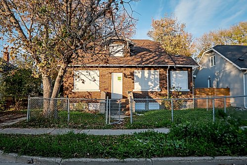 JOHN WOODS / FREE PRESS
A boarded up house on Magnus in the William Whyte neighbourhood in Winnipeg, Monday, October 5, 2026.
reporter: Julie