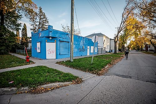 JOHN WOODS / FREE PRESS
A store on Aikens and Manitoba burned out and boarded up in the William Whyte neighbourhood in Winnipeg, Monday, October 5, 2026. It was renovated but never opened.
reporter: Julie