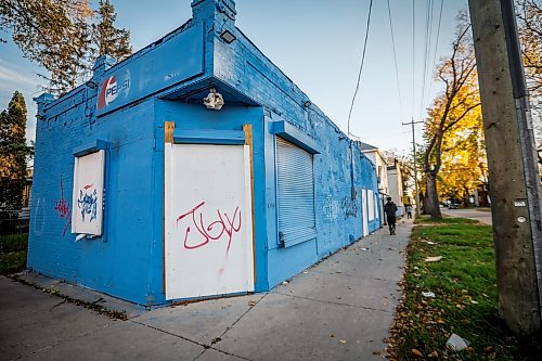 JOHN WOODS / FREE PRESS
A store on Aikens and Manitoba burned out and boarded up in the William Whyte neighbourhood in Winnipeg, Monday, October 5, 2026. It was renovated but never opened.

reporter: Julie