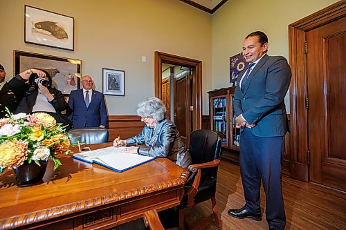 MIKE DEAL / FREE PRESS
Governor General Louise Arbour signs a guest book of honour in Premier Wab Kinew’s office during her first official visit to Manitoba.
During her visit, she will met with provincial officials, including the Honourable Anita R. Neville, Lieutenant Governor of Manitoba; the Honourable Wab Kinew, Premier of Manitoba; and with Indigenous leaders; Minister Will Goodon, Manitoba Metis Federation; Grand Chief Garrison Settee, Manitoba Keewatinowi Okimakanak; and CEO Gayle Gruben, Manitoba Inuit Association.
Reporter: Chris Kitching
261007 - Wednesday, October 07, 2026.