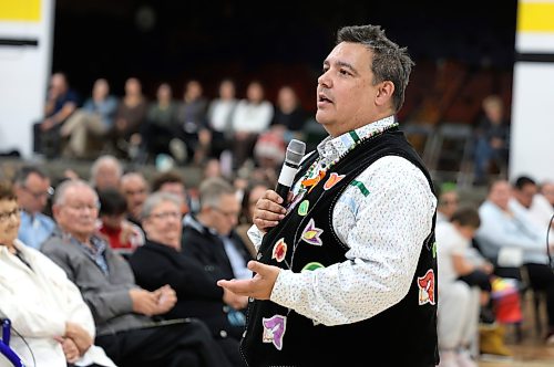 Ruth Bonneville / Free Press

Local Selkirk School renamed after Murray Sinclair 

Photo of Niigaan Sinclair, son of Hon. Murray Sinclair, sharing stories about his dad at the event  renaming event Wednesday. 

Lord Selkirk School Division students, families, staff and community members gathered Wednesday to celebrate the renaming of the school as École Murray Sinclair Middle School. 

The ceremony honoured the legacy of the late Honourable Murray Sinclair, who called Selkirk home and whose work had a lasting impact on justice and reconciliation in Canada.

The event included remarks from members of the Sinclair family, traditional drumming and dance performances, and a group photo beneath the school’s new sign.

Oct 7th,  2026