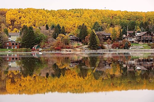 Vibrant all colours are reflected in Minnedosa Lake on a calm Thursday morning.
(Tim Smith/The Brandon Sun)