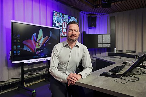 Ruth Bonneville / Free Press

 ENT - digital ed

Portrait of Peter Miller in the Digital Education Studio at the U of W.  Miller has taught  classes in the studio.

Story:  Long before remote learning, the U of W was set up for the digital education revolution. For over 30 years, Studio 1L10 in Lockhart Hall has simultaneously recorded lectures with full broadcast capability, turning classes on biology and ancient Egypt into live on air experiences that students can watch again and again. Expanding class size and flexibility for students, Studio 1L10 continues to plug along. 

Reporter: Ben Waldman

Oct 8th,,  2026