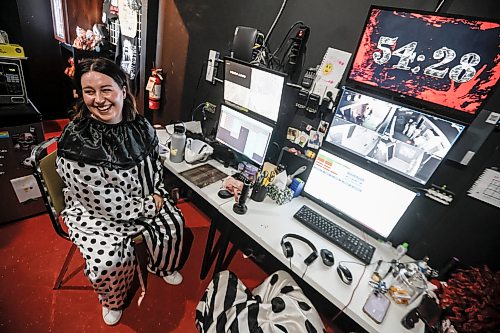 JOHN WOODS / FREE PRESS
Jen Zoratti, prepares backstage for her horror acting at Killer Noob Escapes Tuesday, October 6, 2026. Zoratti dressed as an evil clown and scared people taking part in an escape room.
reporter: jen
