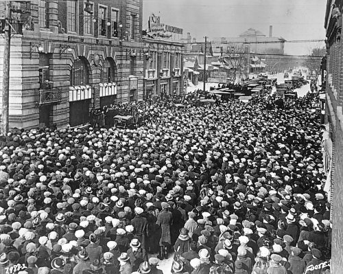 Escape artist Harry Houdini performs outside the Free Press building in February 1923. (L.B. Foote photo)