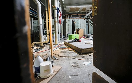 JOHN WOODS / FREE PRESS
The former basement storage area in Quincy Houdayer and partner Avery Helmճ Furby St apartment appears to be in disarray in Winnipeg, Sunday, October 11, 2026. Residents in the block are allegedly experiencing problems with the building and landlord.
reporter: scott