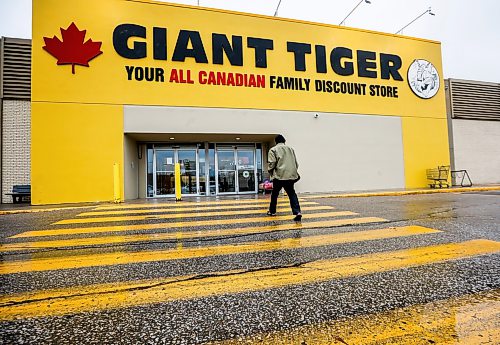JOHN WOODS / FREE PRESS
People at the Giant Tiger on Pembina in Winnipeg come and go Monday, October 12, 2026 which is closing February 27.
reporter: matt