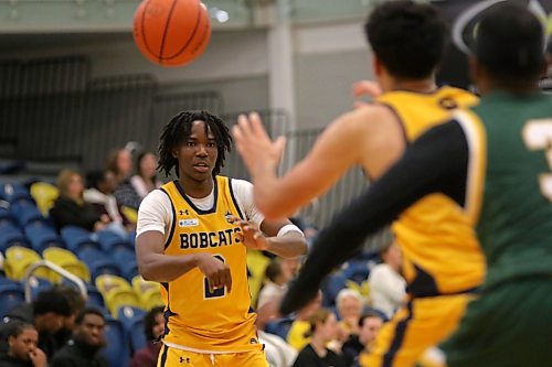 Youri Cange inbounds the ball during the Brandon University men's basketball team's pre-season game against the Regina Cougars at the Healthy Living Centre on Tuesday. (Thomas Friesen/The Brandon Sun)