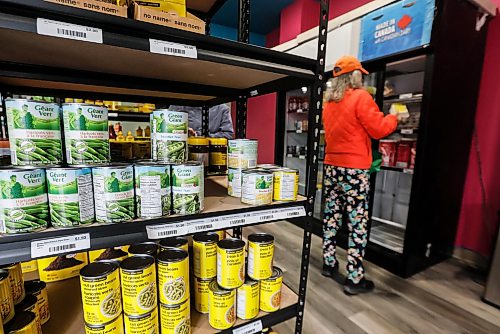 JOHN WOODS / FREE PRESS
Leilani Esteban-Villarba, executive director at the Chalmers Neighbourhood Renewal Corporation, and Michael Onwuka, store manager, have opened The CHARM Hub, a low cost grocery store on Ottawa Ave in Winnipeg, Tuesday, October 13, 2026. 

reporter: aaron