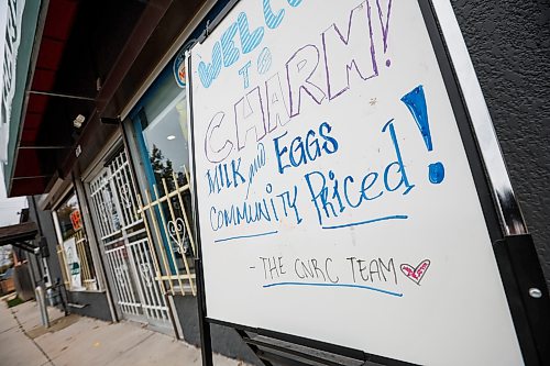 JOHN WOODS / FREE PRESS
Leilani Esteban-Villarba, executive director at the Chalmers Neighbourhood Renewal Corporation, and Michael Onwuka, store manager, have opened The CHARM Hub, a low cost grocery store on Ottawa Ave in Winnipeg, Tuesday, October 13, 2026. 

reporter: aaron