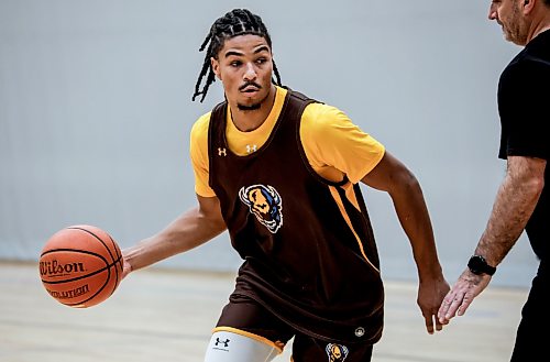 JOHN WOODS / FREE PRESS
Samuel Desrochers of the University of MB basketball practices at the university in Winnipeg, Tuesday, October 13, 2026.
reporter: josh