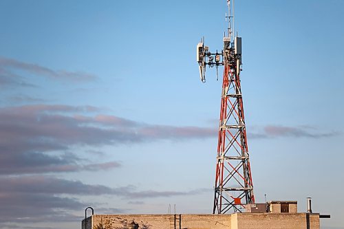 A small cell tower in downtown Brandon on a rooftop. (Connor McDowell/The Brandon Sun)