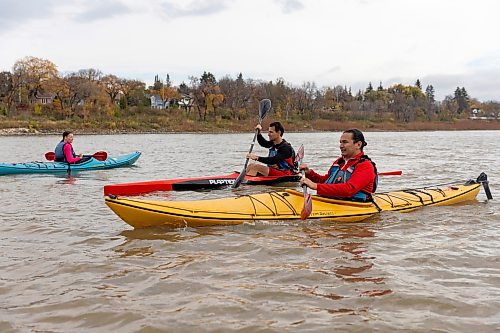 BROOK JONES/FREE PRESS
Federal Secretary of State for Sport Adam van Koeverden (middle), who won a Olympic gold medal in the K-1 500m race at the 2004 Summer Olympic Games in Athens, is pictured kayaking with Manitoba Premier Wab Kinew (right) and Education and Early Childhood Learning Minister Tracy Schmidt (left) on the Red River near the Manitoba Canoe and Kayak Centre in Winnipeg, Man., Thursday, Oct. 15, 2026.