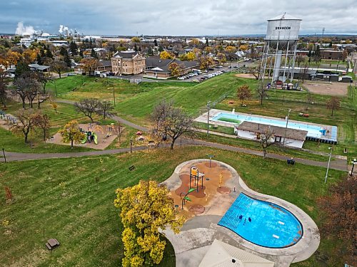 The water tower in Rideau Park overlooks the park and Brandon’s east end. Glen Parker, the outgoing councillor for Ward 9, wants to see it completely lit up. (Tim Smith/The Brandon Sun)