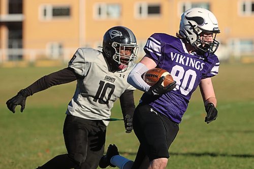 Thomas Seitz #80 of the Vincent Massey Vikings runs the ball during high school football action against the Elmwood Giants at Vincent Massey High School on Friday afternoon. 
(Tim Smith/The Brandon Sun)