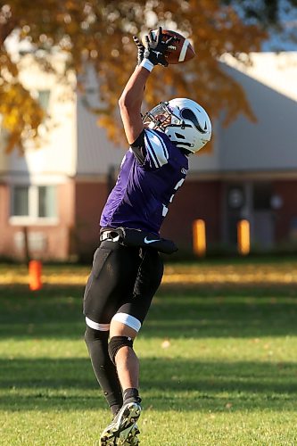 Haiden Samuel #3 of the Vincent Massey Vikings leaps to make a catch during high school football action against the Elmwood Giants at Vincent Massey High School on Friday afternoon.
(Tim Smith/The Brandon Sun)