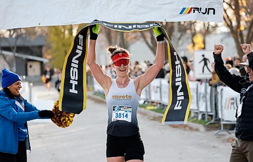 JOHN WOODS / FREE PRESS
D'arcy Arends winner of the Women’s 10k at the WFPS Run in Winnipeg, Sunday, October 18, 2026. 

reporter: ?