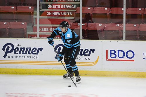 Xander Mecas passes the puck to one of his teammates. (Rowan McCarthy/The Brandon Sun).
