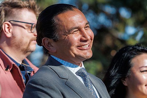 MIKE DEAL / FREE PRESS
Premier Wab Kinew announces that his government is changing regulations to cut above-guideline rent increases by 40 per cent and strengthen protections for renters, during a press conference across from the Courts of St. James, a major high-rise apartment complex on Portage Avenue, Tuesday afternoon.
The Premier was joined by Aidan Wilson, a renters advocate, Lisa Naylor, Minister of Transportation and Infrastructure, along with MLA’s Logan Oxenham (Kirkfield Park), and Jennifer Chen (Fort Richmond).
Reporter: Scott Billeck and Joyanne Pursaga
261020 - Tuesday, October 20, 2026.