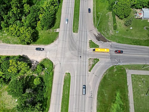 Vehicles negotiate the intersection of Braecrest Drive and 18th Street in Brandon. A long-anticipated roundabout for the intersection will go to tender later this fall. (Tim Smith/The Brandon Sun files)