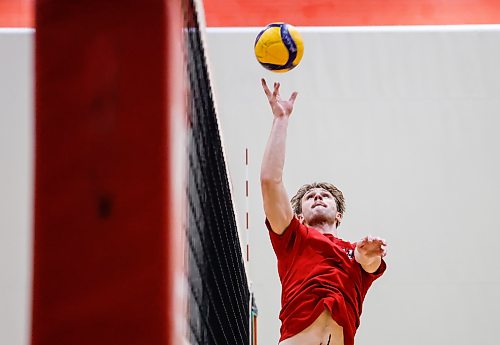 JOHN WOODS / FREE PRESS
U of Wpg volleyball setter Tristan Arnold during a training session at the U of Wpg in Winnipeg, Tuesday, October 20, 2026.
reporter: josh