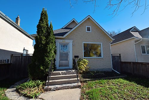 Todd Lewys / Free Press
The 950-sq.-ft. bungalow is a solid entry-level home that offers first-time buyers or young families exceptional value and flexibility.