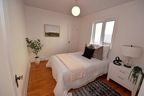 Todd Lewys / Free Press
The primary bedroom is a cosy, inviting retreat. 
